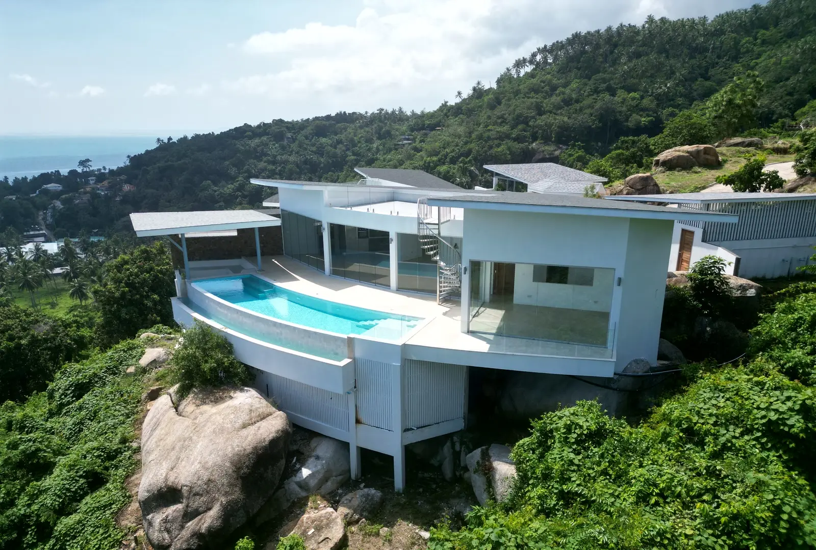 Panorama Villa, curved infinity pool and glass-walled living level on the Lamai Panorama ridge