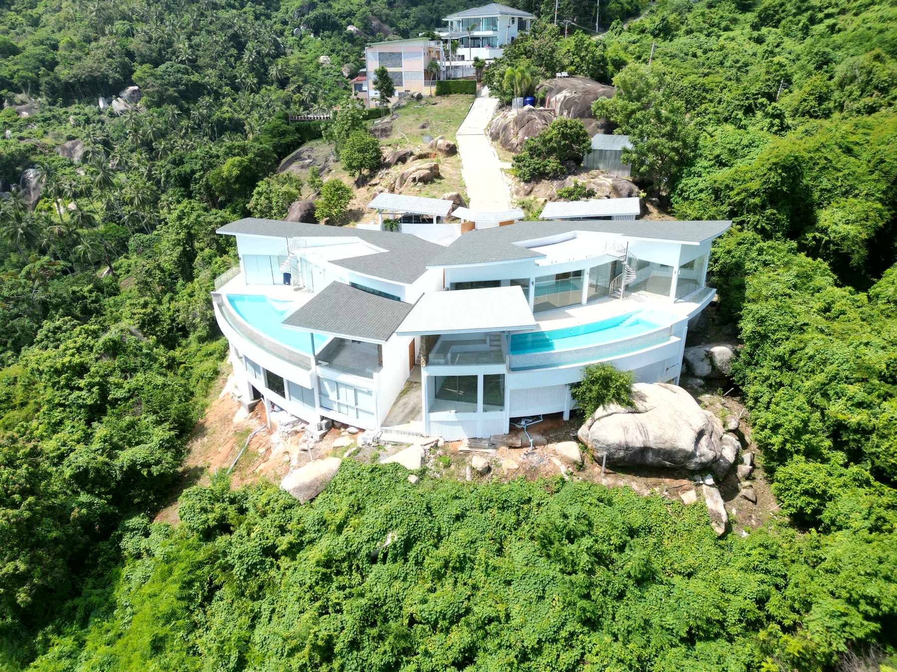 The infinity pool and terrace of Panorama Villa above Lamai Bay