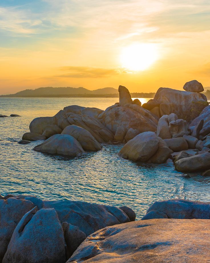 Hin Ta Hin Yai — the iconic granite rocks just south of Lamai Beach