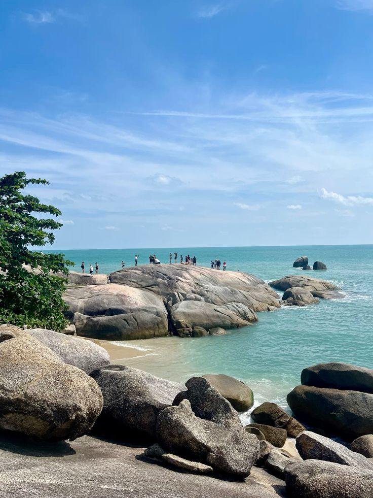 White sand and clear shallow water on Lamai Beach, Koh Samui